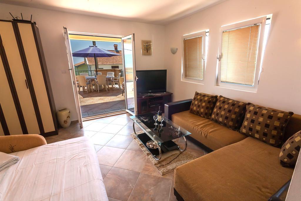 Apartments Mila Krimovice エクステリア 写真